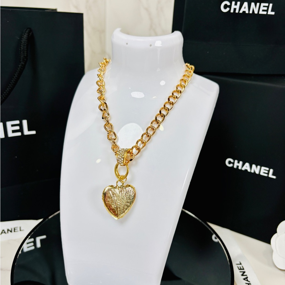 A-1FN-12: NECKLACE: Gold-Tone Heart Pendant w/Rhinestones, NWOT - Picture 7 of 11